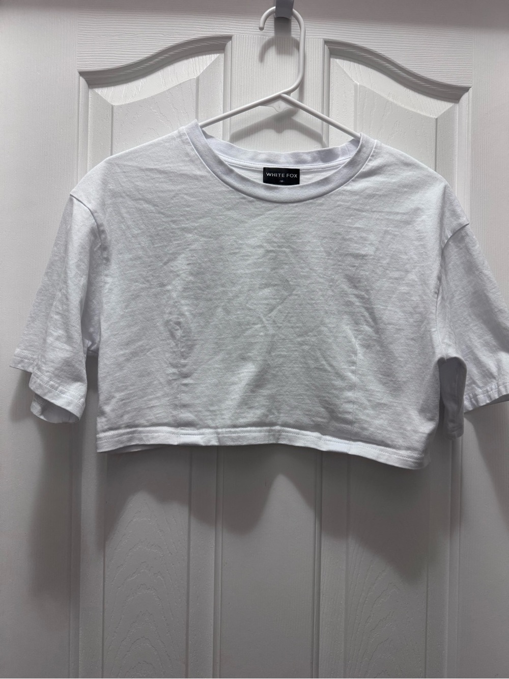 Women's White Fox Cropped Tee - Casual Short Sleeve Top size M  100% cotton